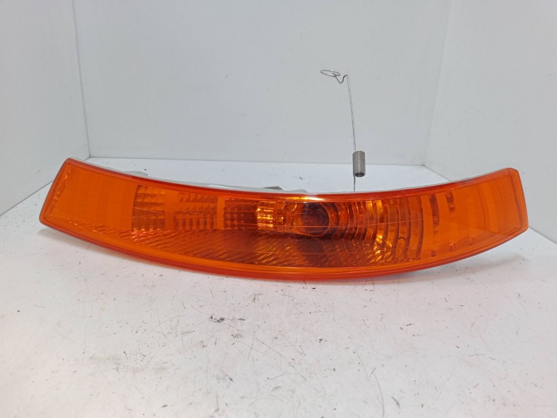 Recambio de intermitente delantero izquierdo para renault trafic ii furgoneta (fl) 1.9 dci 80 (fl0b) referencia OEM IAM 82000070