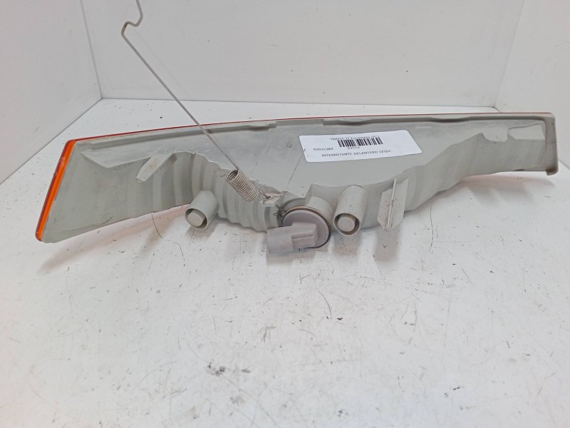 Recambio de intermitente delantero izquierdo para renault trafic ii furgoneta (fl) 1.9 dci 80 (fl0b) referencia OEM IAM 82000070
