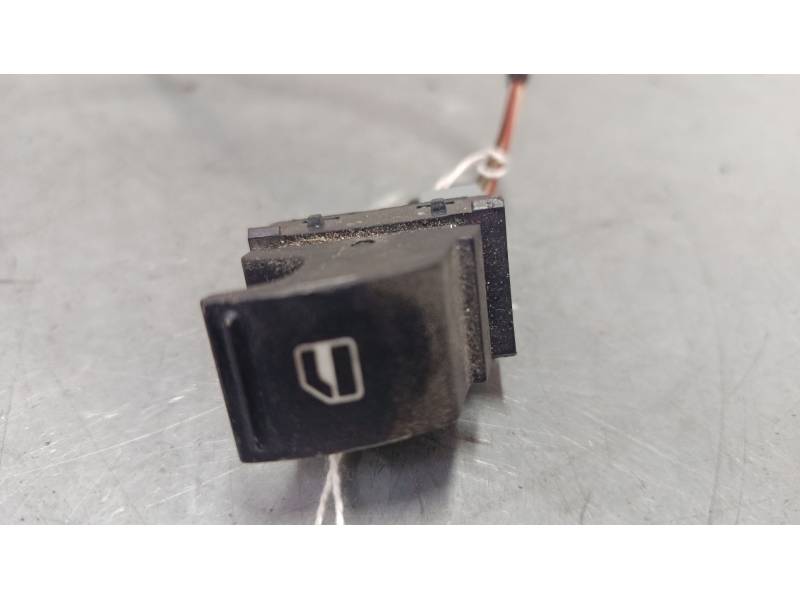 MANDO ELEVALUNAS DELANTERO DERECHO PBT GF20 