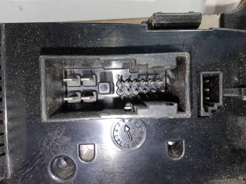 Recambio de embellecedor ( radio, clima ) consola central para mercedes-benz clase c (w203) c 200 kompressor (203.045) referenci