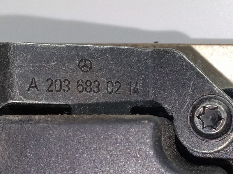 Recambio de embellecedor ( radio, clima ) consola central para mercedes-benz clase c (w203) c 200 kompressor (203.045) referenci