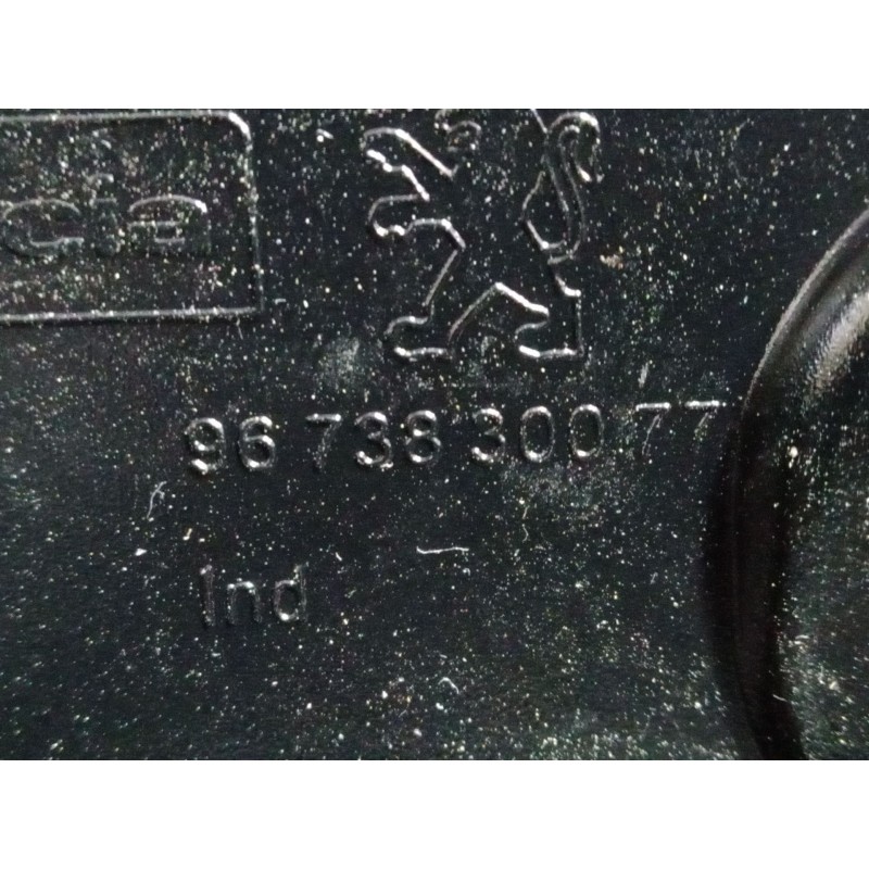 Recambio de embellecedor ( radio, clima ) consola central para peugeot 208 i (ca_, cc_) 1.2 vti 82 referencia OEM IAM 9673830077