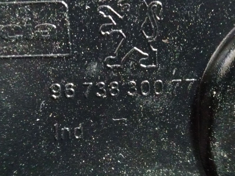 Recambio de embellecedor ( radio, clima ) consola central para peugeot 208 i (ca_, cc_) 1.2 vti 82 referencia OEM IAM 9673830077