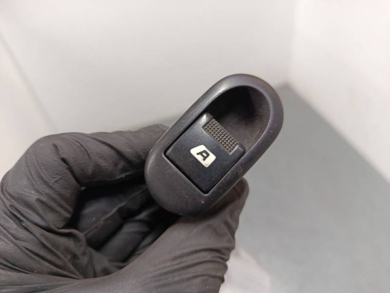 MANDO ELEVALUNAS DELANTERO IZQUIERDO 96401469XT 