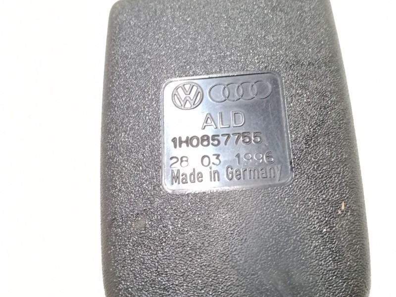 Recambio de anclaje cinturon delantero izquierdo para volkswagen golf iii variant (1h5) 1.6 referencia OEM IAM 1H0857755  