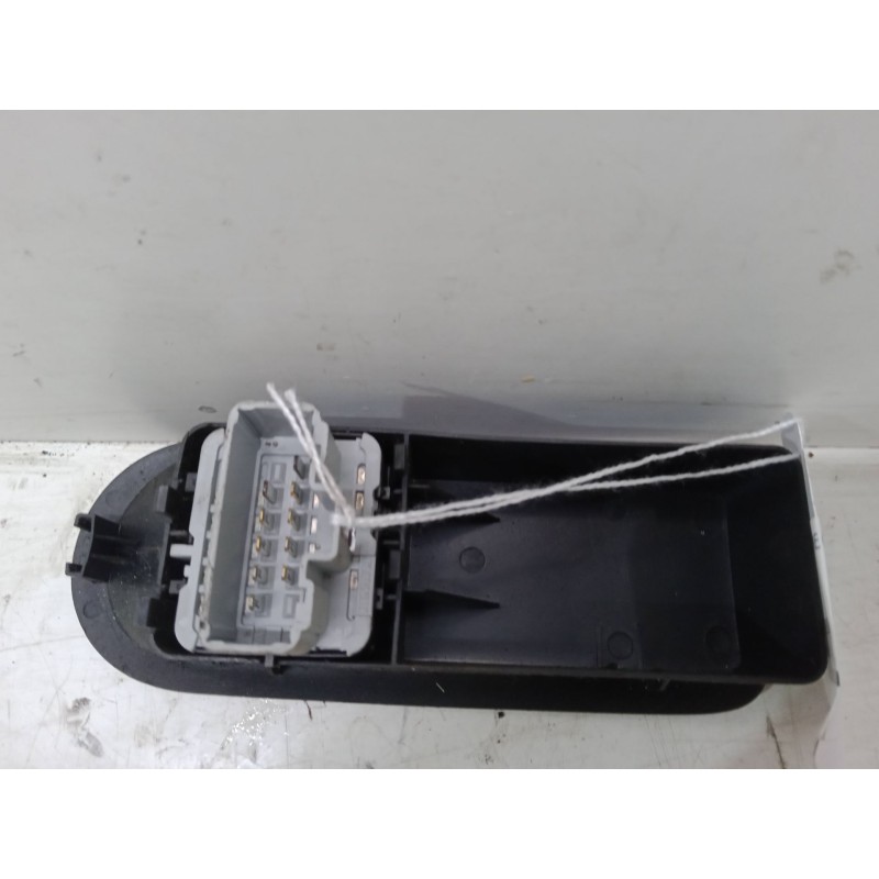 Recambio de mando elevalunas delantero izquierdo para renault megane ii (bm0/1_, cm0/1_) 1.6 16v (bm0c, cm0c) referencia OEM IAM