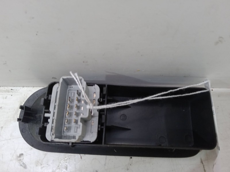 Recambio de mando elevalunas delantero izquierdo para renault megane ii (bm0/1_, cm0/1_) 1.6 16v (bm0c, cm0c) referencia OEM IAM