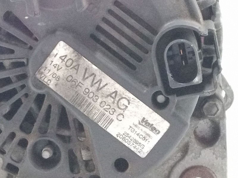 Recambio de alternador para seat leon (1p1) 1.9 tdi referencia OEM IAM 6F903023C  2542695G