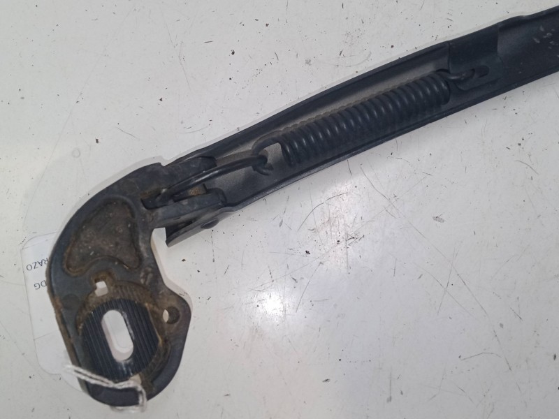 Recambio de brazo limpia delantero izquierdo para seat leon (1p1) 1.9 tdi referencia OEM IAM   