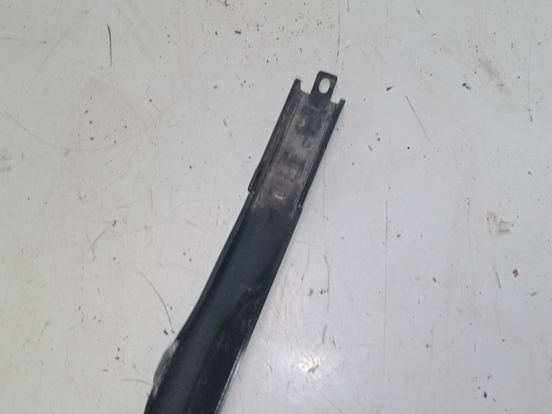 Recambio de brazo limpia delantero izquierdo para seat leon (1p1) 1.9 tdi referencia OEM IAM   
