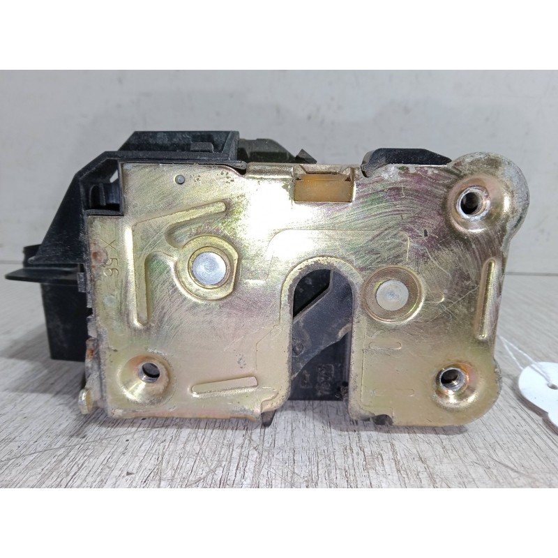 Recambio de cerradura puerta trasera derecha para renault laguna i (b56_, 556_) 1.8 (b56a/b) referencia OEM IAM   