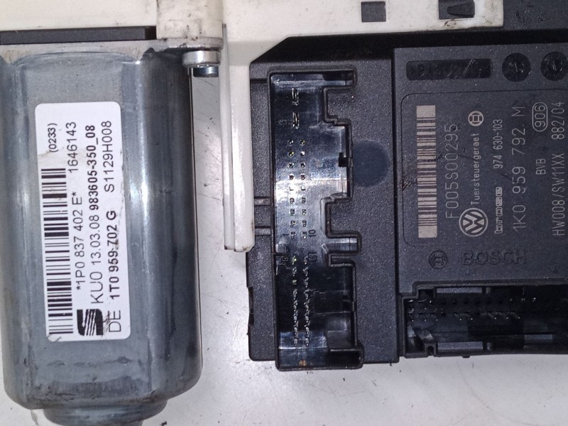 Recambio de elevalunas electrico delantero derecho para seat leon (1p1) 1.9 tdi referencia OEM IAM 1K0959792M  1T0959702G