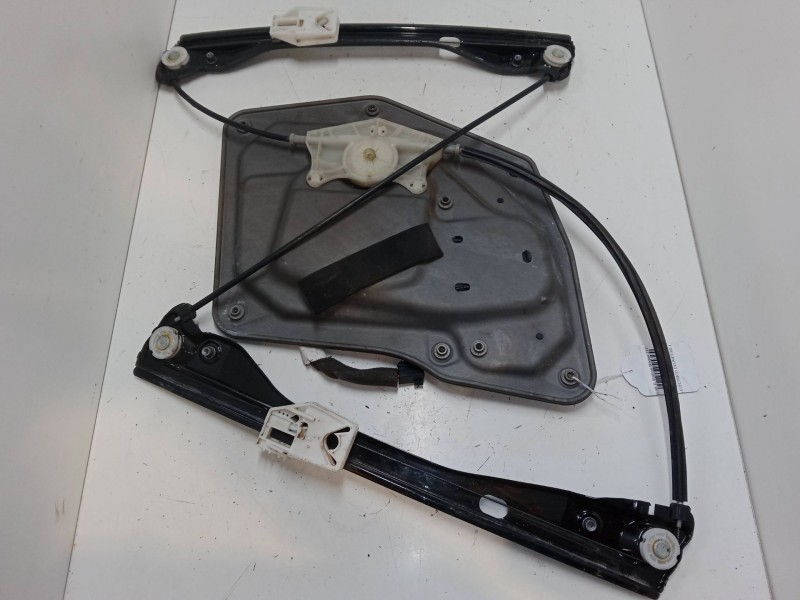 Recambio de elevalunas electrico delantero izquierdo para skoda superb ii station wagon (3t5) 2.0 tdi 16v referencia OEM IAM 8X0