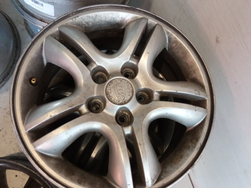 Recambio de llanta aluminio 16´´ para kia sportage ii (je_, km_) 2.0 crdi referencia OEM IAM E6.5XJ16  