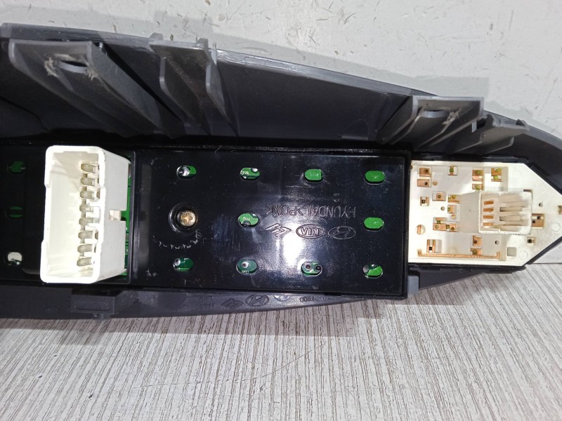 Recambio de mando elevalunas delantero izquierdo para hyundai tucson (jm) 2.0 crdi referencia OEM IAM   