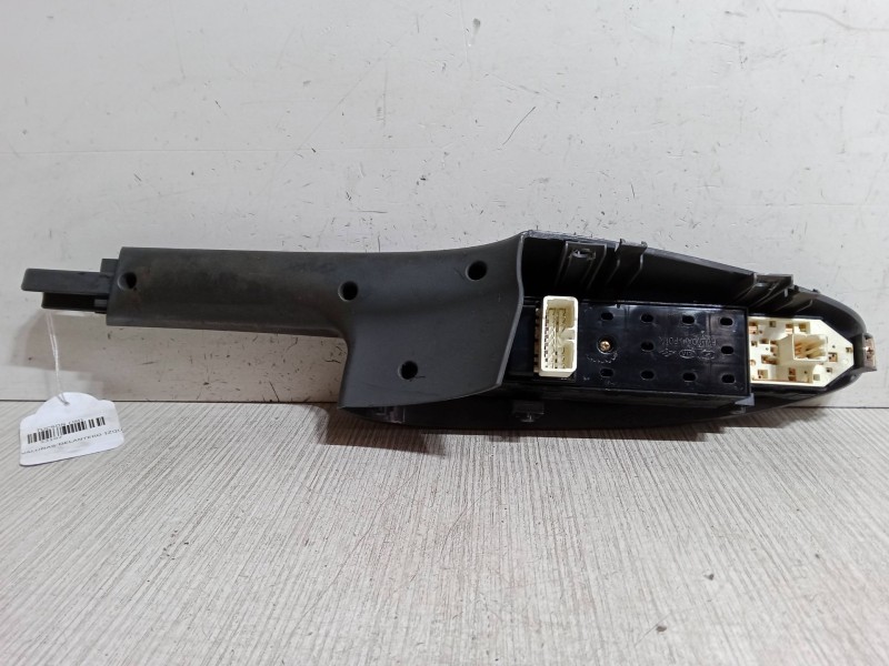 Recambio de mando elevalunas delantero izquierdo para hyundai tucson (jm) 2.0 crdi referencia OEM IAM   