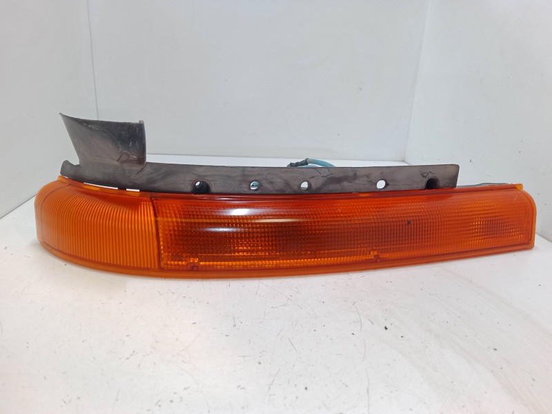 Recambio de intermitente delantero izquierdo para mitsubishi canter fe659h referencia OEM IAM   