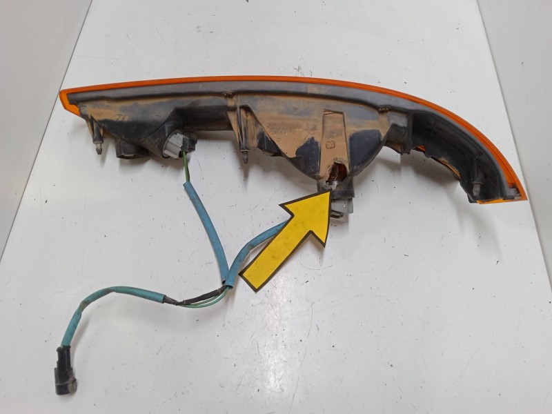 Recambio de intermitente delantero derecho para mitsubishi canter fe659h referencia OEM IAM   