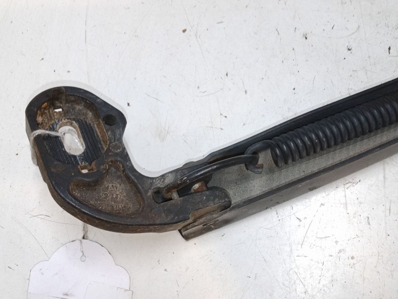 Recambio de brazo limpia delantero derecho para seat leon (1p1) 1.9 tdi referencia OEM IAM   