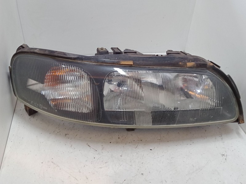 Recambio de faro derecho para volvo v70 ii (285) 2.4 referencia OEM IAM 8620687  89004806