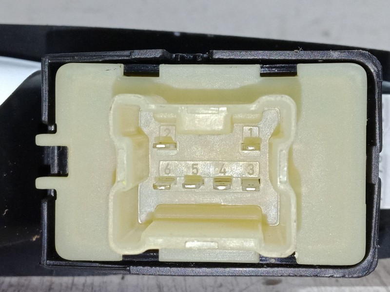 Recambio de mando elevalunas trasero derecho para renault captur i (j5_, h5_) 1.2 tce 120 referencia OEM IAM   