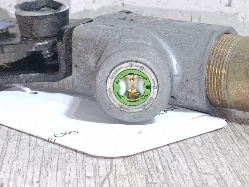 Recambio de anclaje cinturon delantero derecho para peugeot 406 (8b) 2.1 td 12v referencia OEM IAM   