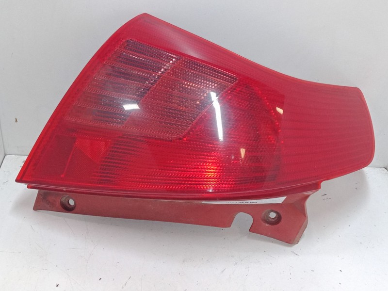 Recambio de piloto trasero izquierdo para suzuki swift iii (mz, ez) 1.3 ddis (rs 413d) referencia OEM IAM   