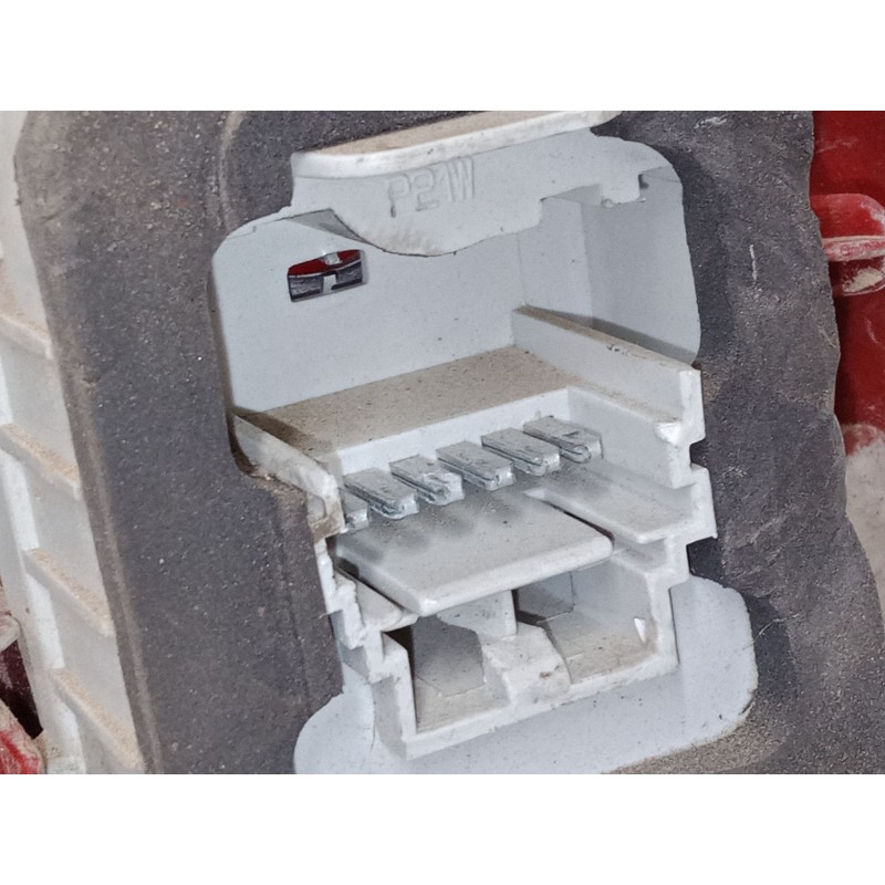 Recambio de piloto trasero izquierdo para renault clio ii (bb_, cb_) 1.2 (bb0a, bb0f, bb10, bb1k, bb28, bb2d, bb2h, cb0a,... ref