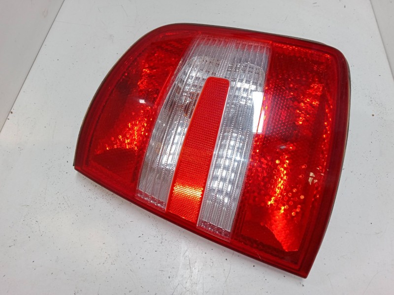 Recambio de piloto trasero derecho para skoda fabia i (6y2) 1.9 tdi referencia OEM IAM   