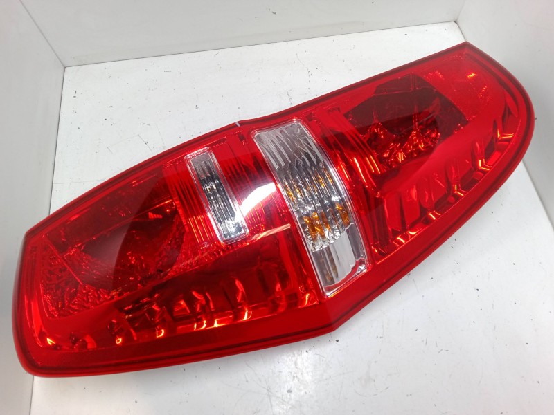 Recambio de piloto trasero izquierdo para hyundai i800 se crdi auto euro6 a51az1 referencia OEM IAM   