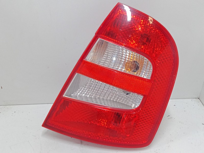 Recambio de piloto trasero derecho para skoda fabia i (6y2) 1.4 16v referencia OEM IAM    Recambio de piloto trasero derecho para skoda fabia i (6y2) 1.4 16v referencia OEM IAM