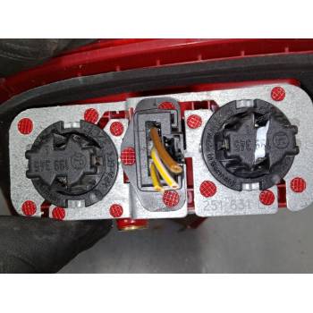 PILOTO TRASERO PORTON IZQUIERDO 840901107 