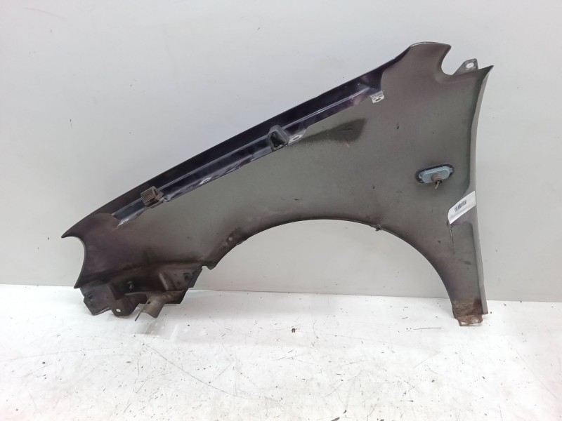 Recambio de aleta delantera derecha para volkswagen polo (9n_, 9a_) 1.4 16v referencia OEM IAM   