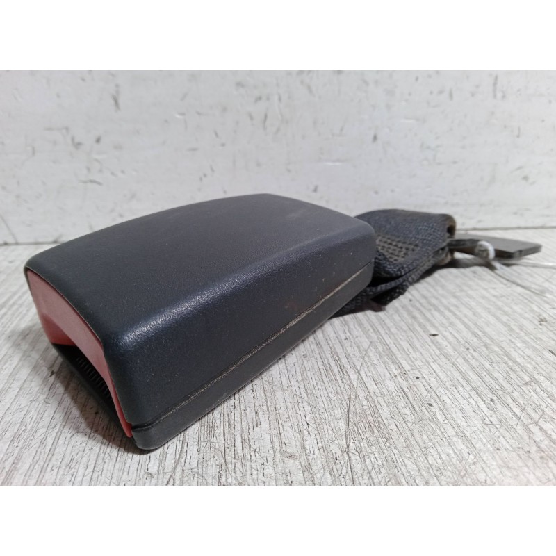 Recambio de anclaje cinturon trasero izquierdo para opel meriva a monospace (x03) 1.7 cdti (e75) referencia OEM IAM   