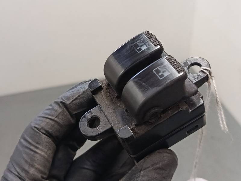 MANDO ELEVALUNAS DELANTERO IZQUIERDO 9357005050 