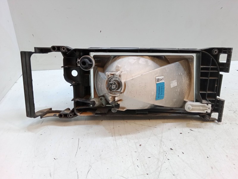 Recambio de faro izquierdo para scania scania p p 94gb 6x2 referencia OEM IAM   