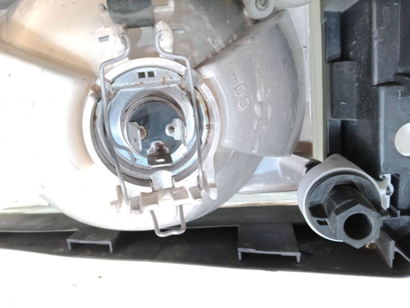 Recambio de faro izquierdo para scania scania p p 94gb 6x2 referencia OEM IAM   