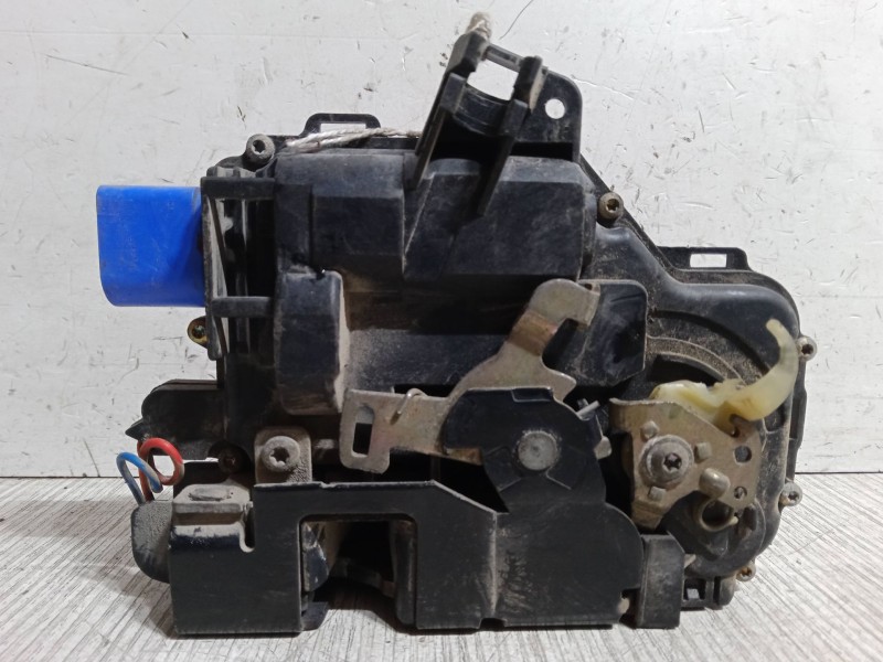 Recambio de cerradura puerta delantera derecha para seat ibiza iii (6l1) 1.9 sdi referencia OEM IAM   