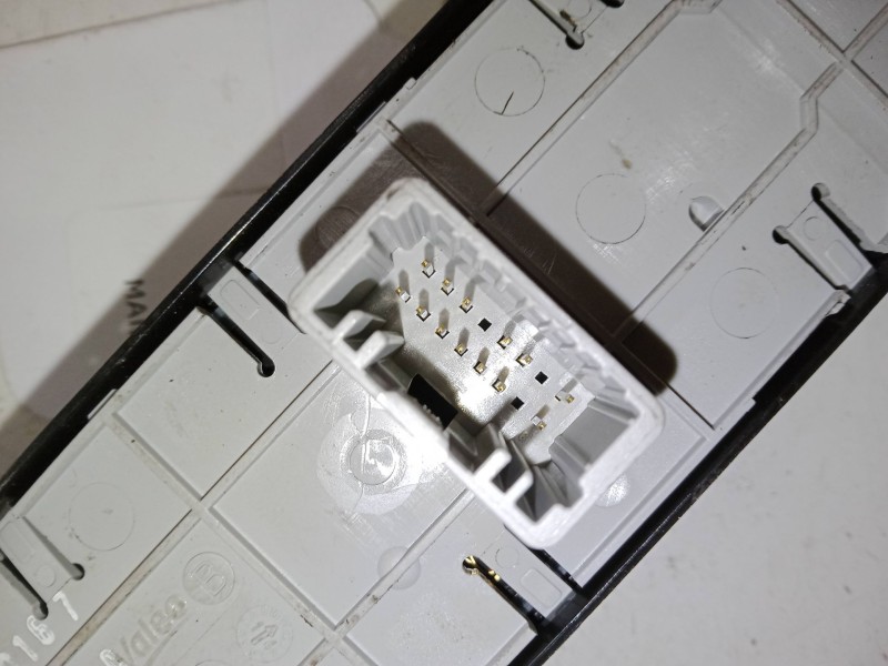 Recambio de mando elevalunas delantero izquierdo para renault megane iii hatchback (bz0/1_, b3_) 1.2 tce (bz2b, bz11) referencia