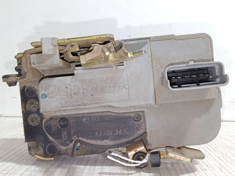 Recambio de cerradura puerta delantera izquierda para citroën xsara (n1) 1.6 16v referencia OEM IAM   