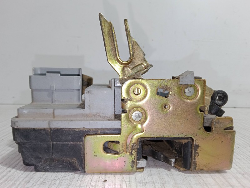 Recambio de cerradura puerta delantera izquierda para citroën xsara (n1) 1.6 16v referencia OEM IAM   