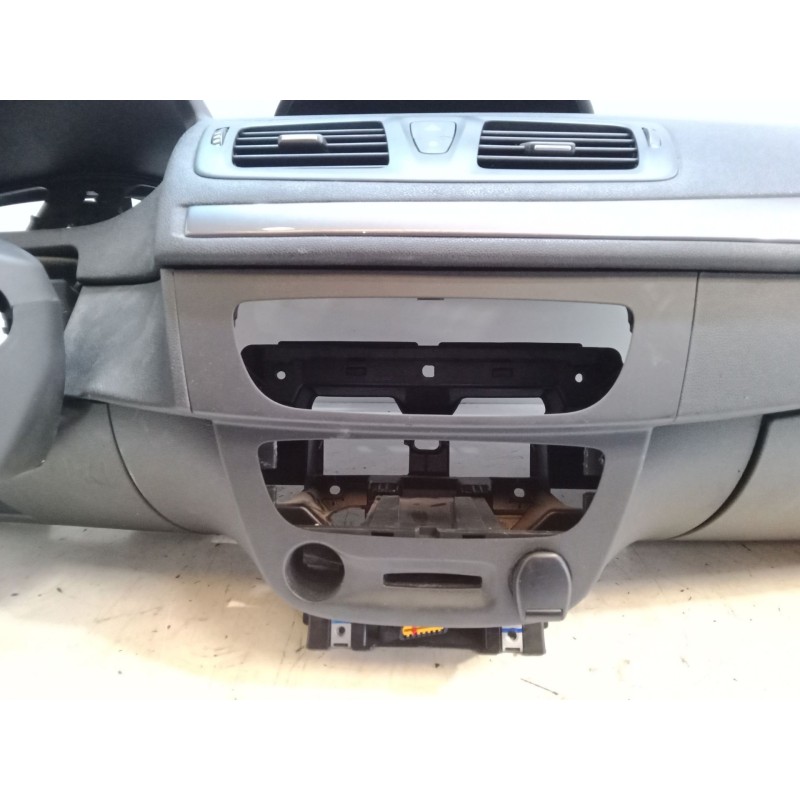 Recambio de salpicadero para renault megane iii hatchback (bz0/1_, b3_) 1.2 tce (bz2b, bz11) referencia OEM IAM   