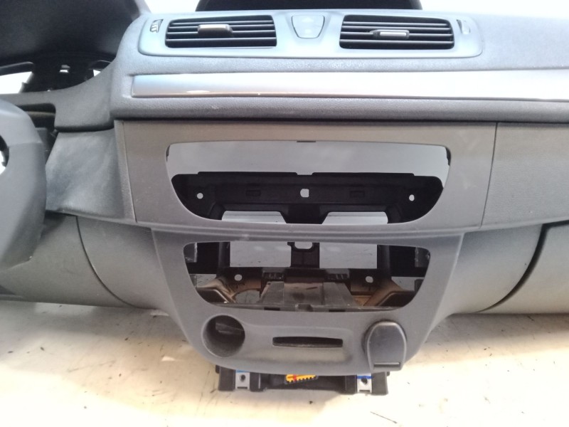 Recambio de salpicadero para renault megane iii hatchback (bz0/1_, b3_) 1.2 tce (bz2b, bz11) referencia OEM IAM   