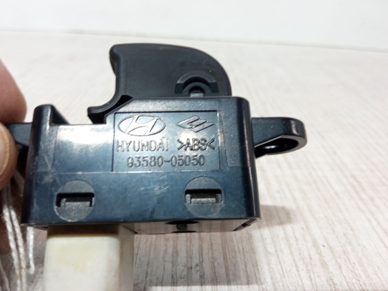 Recambio de mando elevalunas delantero derecho para hyundai atos (mx) 1.1 referencia OEM IAM 93580-05050  
