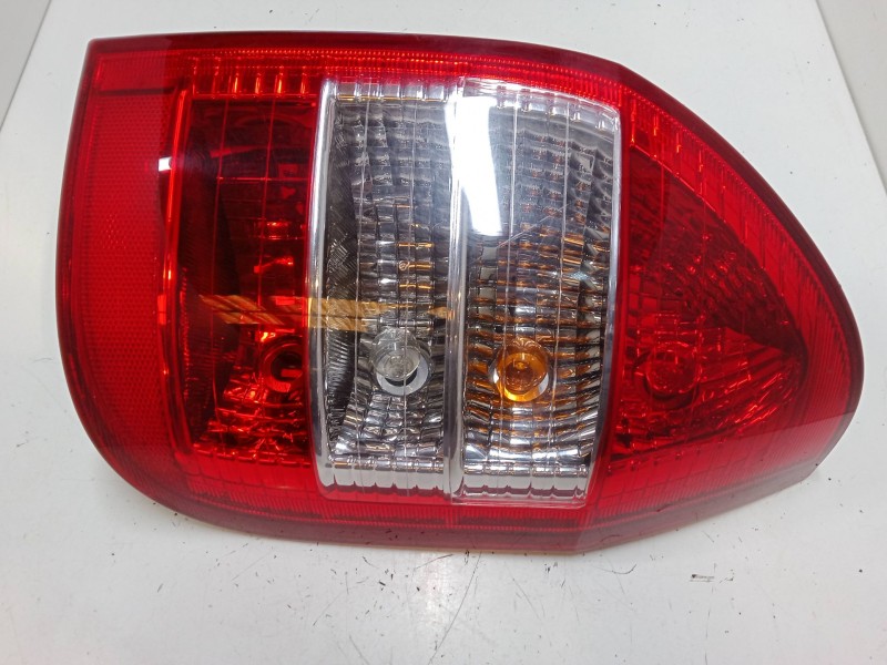Recambio de piloto trasero derecho para opel zafira a monospace (t98) 2.2 dti 16v (f75) referencia OEM IAM    Recambio de piloto trasero derecho para opel zafira a monospace (t98) 2.2 dti 16v (f75) referencia OEM IAM