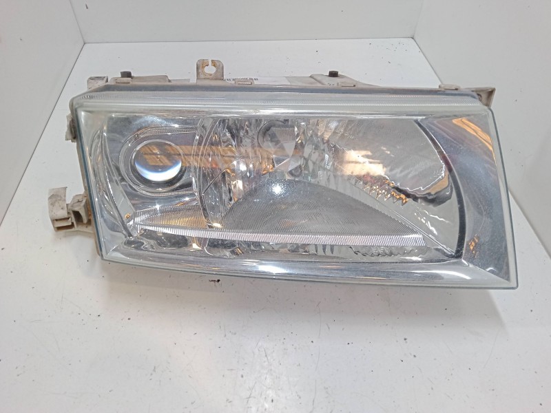 Recambio de faro derecho para skoda octavia i (1u2) 1.9 tdi referencia OEM IAM 1U1941018P  
