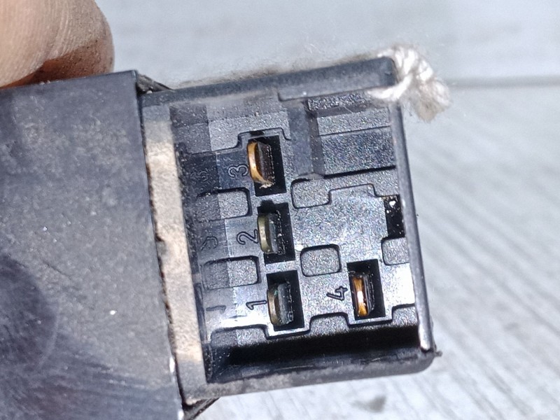 Recambio de mando elevalunas trasero derecho para seat toledo ii (1m2) 2.3 v5 referencia OEM IAM   