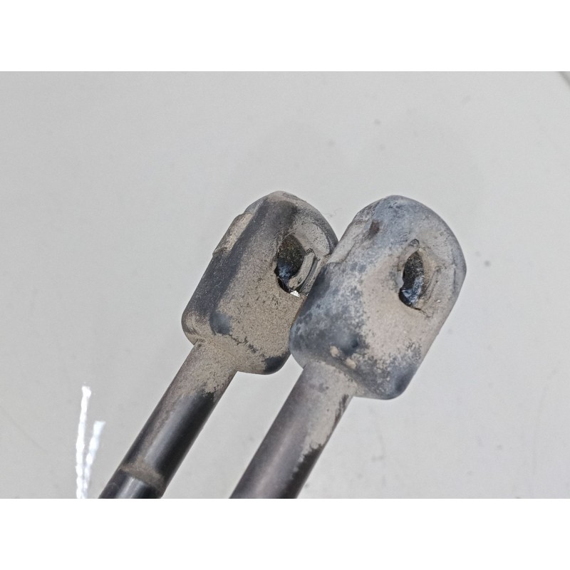 Recambio de amortiguadores malet/porton para renault megane iii hatchback (bz0/1_, b3_) 1.2 tce (bz2b, bz11) referencia OEM IAM 