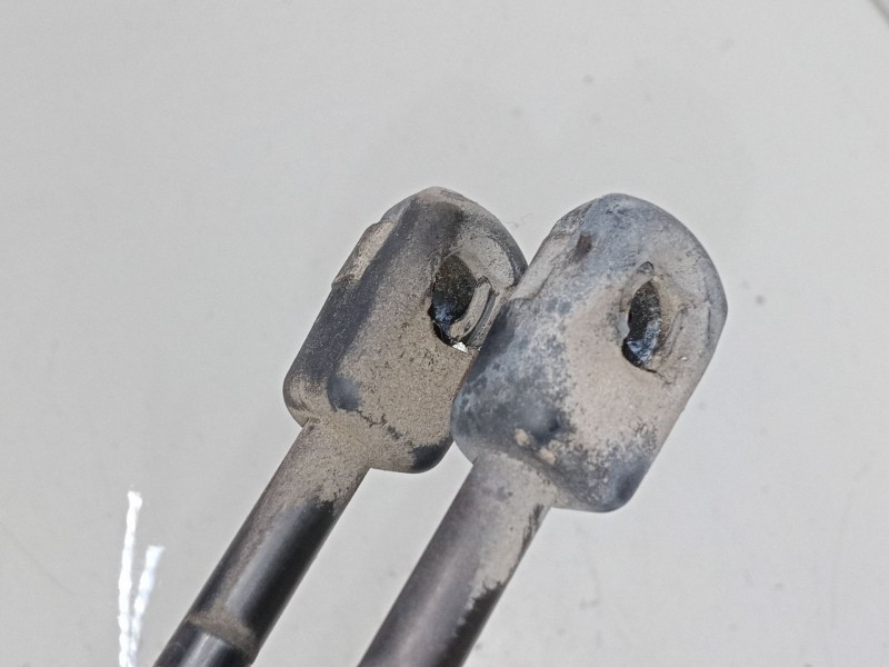 Recambio de amortiguadores malet/porton para renault megane iii hatchback (bz0/1_, b3_) 1.2 tce (bz2b, bz11) referencia OEM IAM 