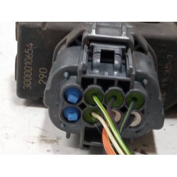MOTOR ELEVALUNA DELANTERO DERECHO 